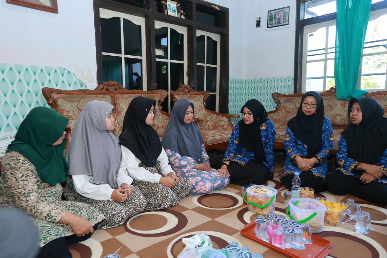 Bupati Ipuk Jamin Pendidikan Anak Korban KM Virgo Asal Banyuwangi